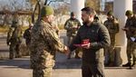 Kunjungi Kherson, Presiden Ukraina Jadi Sasaran Foto Bersama