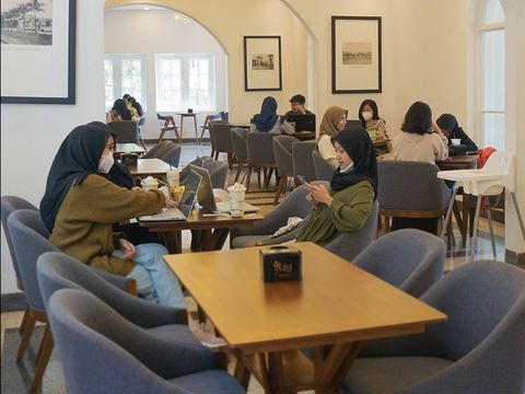 Ingin nongkrong sambil menikmati suasana heritage di tengah Kota Malang? Cobalah mampir ke Lafayette Coffe and Eatery.