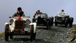 Memacu Mobil Klasik di Pegunungan Inggris, Seru Abiiisss...