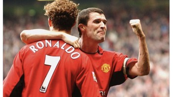 Ronaldo memuji Roy Keane dan Roy Ferdinand yang sangat membantunya saat dulu di MU. Foto: Twitter