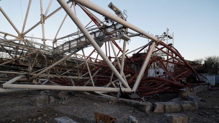A view shows destroyed tower of a TV centre after Russia's retreat from Kherson, in Kherson, Ukraine November 14, 2022.  REUTERS/Valentyn Ogirenko