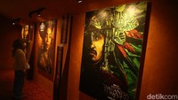 Selain itu ada juga Gate to Wakanda yang berisikan foto-foto para pemeran film Wakanda Forever.