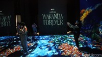 Instalasi Atlantis Throne ramai dinikmati pengunjung, sebab di sini kita bisa merasakan masuk ke dalam istana milik Namor.