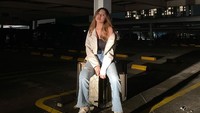 Michelle Ashley bergaya di parkiran. (Foto: dok Instagram)