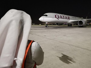 Sedih, Penumpang Pesawat Qatar Airways Meninggal Akibat Tersedak Daging