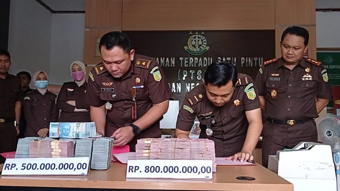 Kejaksaan Negeri (Kejari) Nunukan, Kalimantan Utara (Kaltara) menyita Rp 1,3 miliar dari 2 tersangka kasus dugaan korupsi APBN pembangunan septic tank di Dinas Pekerjaan Umum dan Perumahan Rakyat (PUPR) Nunukan berinisial Y da MA.