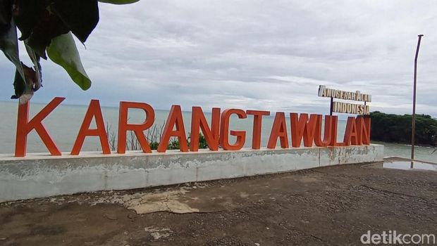 Pantai Karang Tawulan Tasikmalaya