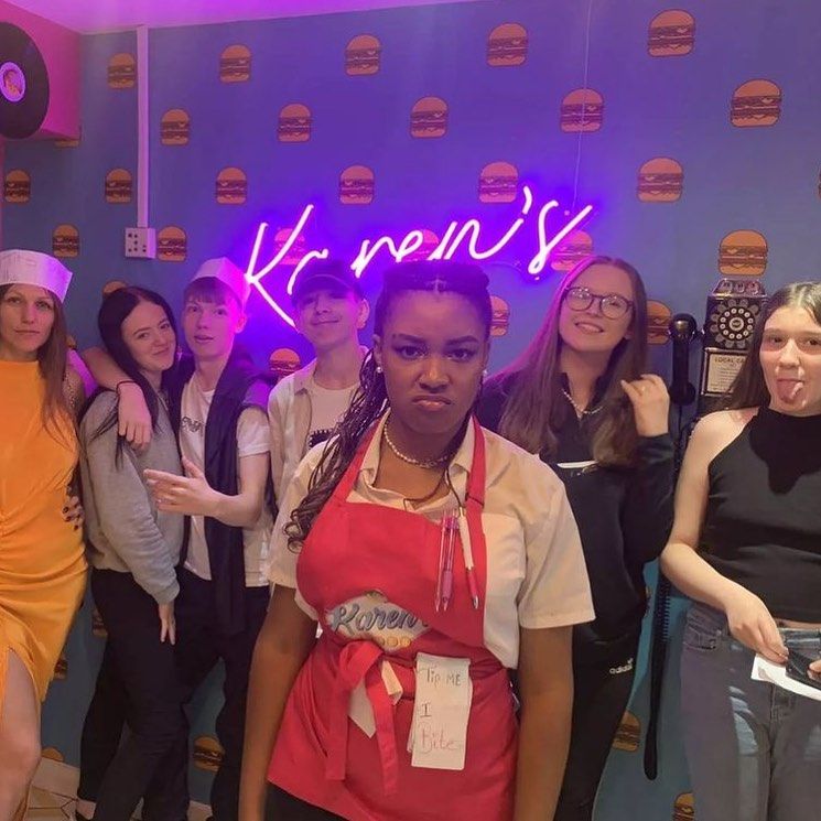 Pelayan di Karen's Diner
