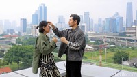 Saat menjalani proses latihan teater dan syuting, mereka mengatakan selalu bersama-sama untuk mendalami karakter.  Foto: Chelsea Olivia/ detikFOTO
