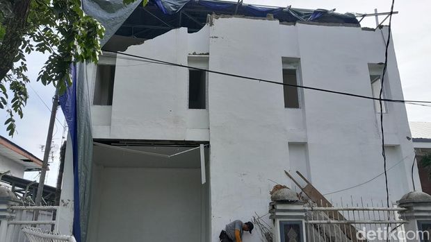 Penampakan gedung di Kejari Medan yang roboh.