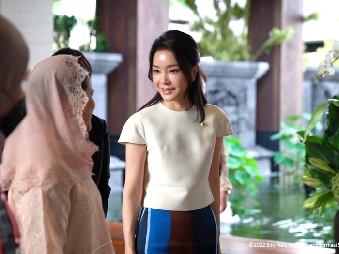 Penampilan Ibu Negara RI Iriana Jokowi dan Ibu Negara Korea Selatan Kim Keon Hee