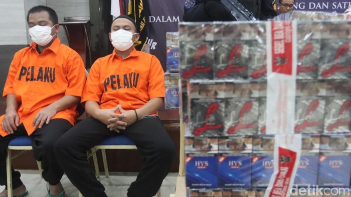 Pengungkapan peredaran rokok ilegal di Bandung.