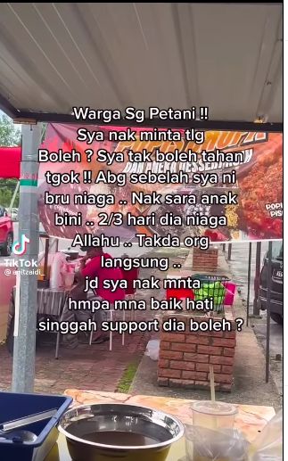 Penjual makanan promosikan dagangan orang lain
