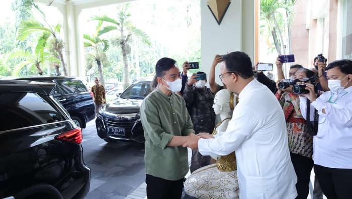 Pertemuan Anies dengan Gibran di Solo Pertemuan Anies dengan Gibran di Solo