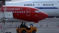 Pada Minggu pukul 19.19 WIB atau 20 19 WITA, pesawat kepresidenan Republik Indonesia juga tampak memasuki areal parkir bandara I Gusti Ngurah Rai Denpasar Bali.