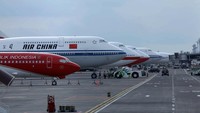Pesawat RI terlihat mungil di antara pesawat-pesawat jumbo kepala negara sahabat.