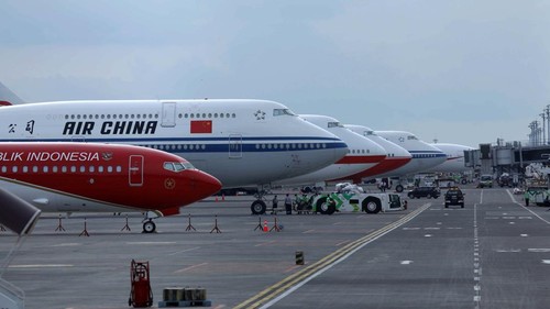 Pesawat-pesawat kepresidenan kepala negara/pemerintahan G20 sudah berkumpul di Bandara Ngurah Rai Bali. Pesawat RI termasuk yang mungil.