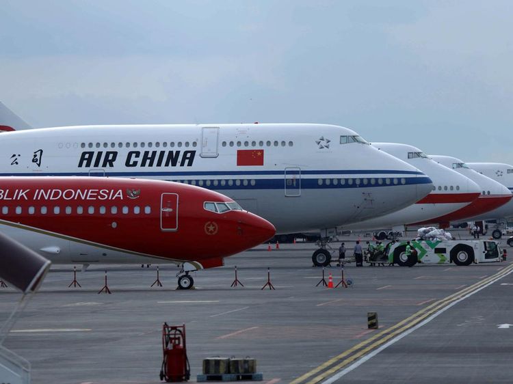 Pesawat Jokowi Nyempil di Pesawat Jumbo Pemimpin Dunia