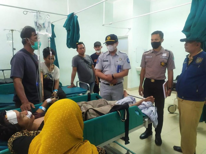 Pihak Jasa Marga tinjau korban kecelakaan maut di Tol Cipali.
