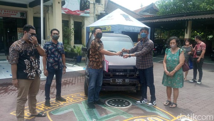 Polsek Sawahan mengembalikan pikap yang sempat dicuri beberapa bulan