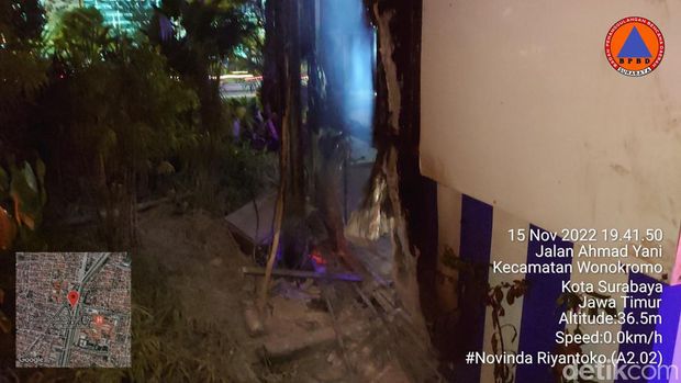 pos polisi flyover mayangkara terbakar