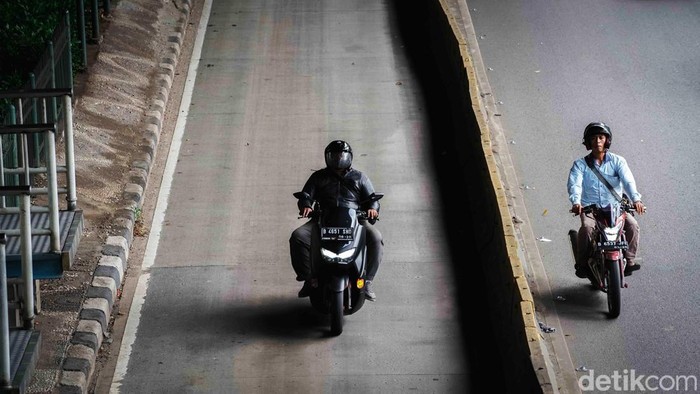 Polda Metro Jaya telah memasang kamera Electronic Traffic Law Enforcement (ETLE) di persimpangan Utan Kayu, Jakarta. Meski begitu, masih banyak pengendara yang melanggar lalu lintas.