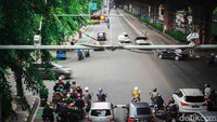 Kamera Electronic Traffic Law Enforcement (ETLE) telah terpasang di perempatan Utan Kayu, Jakarta, Selasa (15/11/2022).