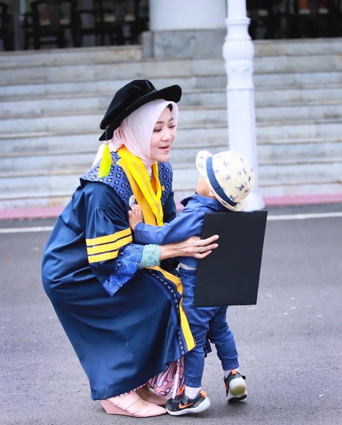 Potret Wisuda Atalia Praratya