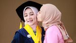 10 Potret Wisuda Atalia Praratya, Biar Enggak Ada Klaim Ijazah Palsu