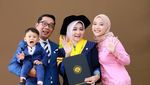 10 Potret Wisuda Atalia Praratya, Biar Enggak Ada Klaim Ijazah Palsu
