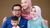 Sidang doktoral Atalia turut dihadiri oleh Menteri Pemberdayaan Perempuan dan Perlindungan Anak Bintang Puspayoga, Gubernur Jabar M Ridwan Kamil, dan beberapa pimpinan daerah serta rektor perguruan tinggi. Foto: Instagram/Atalia Praratya