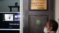 Ibnu Khajar mengajukan keberatan atau eksepsi atas dakwaan tersebut.