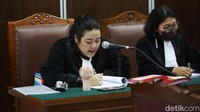 Atas perbuatannya, Ibnu Khajar dkk didakwa melanggar Pasal 374 KUHP subsider Pasal 372 KUHP juncto Pasal 55 ayat 1 ke-1 KUHP.