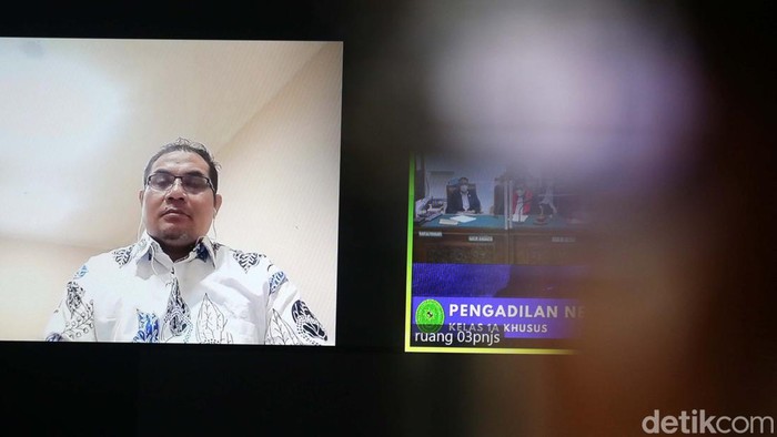Presiden ACT Ibnu Khajar Didakwa Gelapkan Dana Rp 117 M Presiden Yayasan Aksi Cepat Tanggap (ACT) Ibnu Khajar menjalani sidang perdana di PN Jaksel, Selasa (15/11). Ibnu Khajar didakwa melakukan penggelapan dana donasi.
