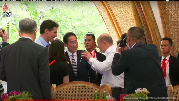 Presiden Joko Widodo (Jokowi) menggelar jamuan makan siang untuk para pemimpin dunia di sela Konferensi Tingkat Tinggi (KTT) G20 Indonesia.