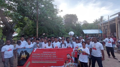 Relawan Ganjar Bagikan Benih Padi ke Kelompok Tani di Kabupaten Sikka