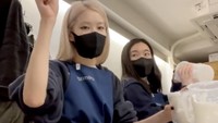 Bersama temannya, Rosé menganggap kursus baking ini sebagai sebuah hiburan. Mereka sesekali menari mengikuti alunan musik yang diputar.