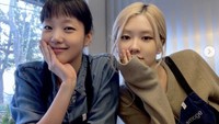 Pada kesempatan lain, ia mengajak aktris Kim Go Eun untuk ikut baking bersamanya. Mereka membuat pastry topping stroberi yang tampak menggiurkan!