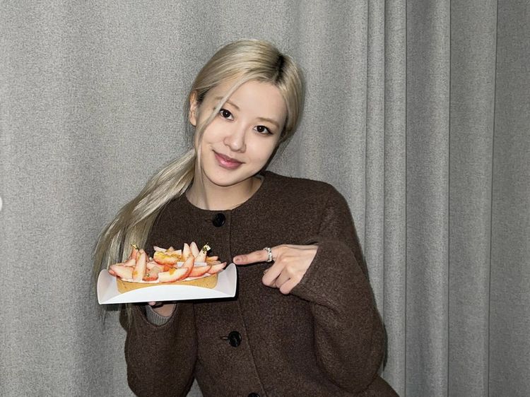 Rose BLACKPINK Hobi Bikin Kue, Ini 10 Keseruannya Saat Baking