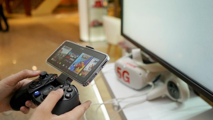 Telkomsel menggelar showcase 5G di ajang rangkaian Konferensi Tingkat Tinggi G20 di Bali. Beragam ekosistemteknologi digital  karya anak bangsa pun diperlihatkan.