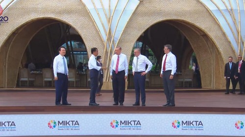 Saat Jokowi Foto Bareng Erdogan hingga Anthony Albanese di Bamboo Dome (Tangkapan layar YouTube Setpres)