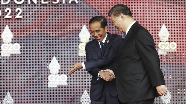 Indonesia President Joko Widodo, right, greets Chinese President Xi Jinping during the G20 Summit in Bali, Indonesia, Tuesday Nov. 15, 2022. (Mast Irham/Pool Photo via AP)
