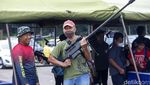 Begini Ekspresi Warga Naik Tank di HUT Marinir