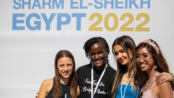 Sophia Kianni adalah aktivis iklim asal Amerika Serikat. Ia masih sangat muda, berusia 19 tahun, akan tetapi sepak terjangnya patut diperhitungkan. Foto: Getty Images