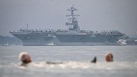 Kapal perang ini panjangnya 333m lebih besar dari 284m HMS Queen Elizabeth.