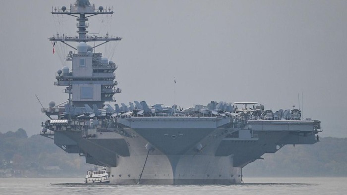 Takjub! Ini Dia Kapal Perang Terbesar di Dunia Kapal Induk Amerika USS Gerald Ford merupakan kapal perang terbesar di dunia. Kapal ini mempunyai panjang 333m lebih besar dari 284m HMS Queen Elizabeth.