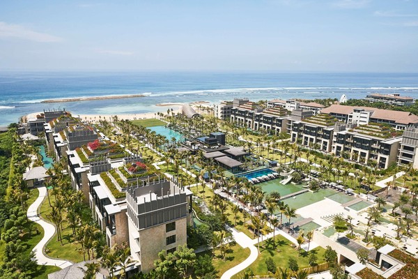Apurva Kempinski terletak di atas tebing Nusa Dua. Berada di ketinggian, para tamu akan dimanjakan dengan pemandangan Samudera Hindia dan taman bernuansa tropis. Foto: dok. Kempinski Apurva Kempinski terletak di atas tebing Nusa Dua. Berada di ketinggian, para tamu akan dimanjakan dengan pemandangan Samudera Hindia dan taman bernuansa tropis. Foto: dok. Kempinski