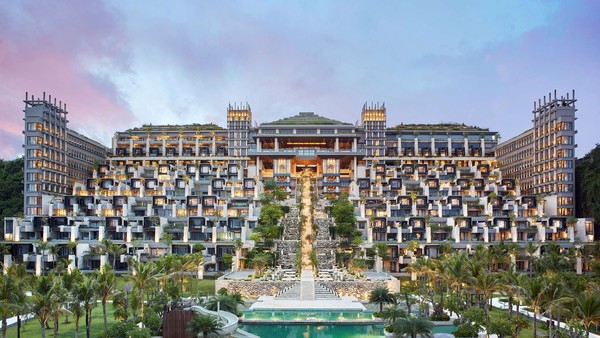 Desain hotel terinspirasi dari keindahan Bali yang identik dengan pantai, pura, dan subak. Foto: dok. Kempinski Desain hotel terinspirasi dari keindahan Bali yang identik dengan pantai, pura, dan subak. Foto: dok. Kempinski