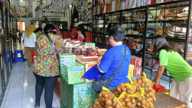 Toko oleh-oleh khas Bali yang berada di Unit Para Kuta 1, Jalan Raya Kuta, tepatnya di seputaran Joger Kuta dan Nasi Pedas Bu Andika. Foto: Triwidiyanti