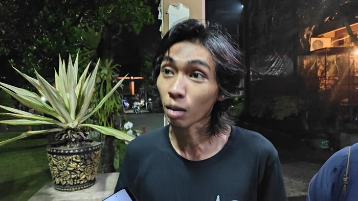 Penanggung Jawab aksi pembentangan spanduk penolakan KTT G20, Excel Bagaskhara saat ditemui wartawan di Kantor Satpol PP Provinsi Bali, Selasa (15/11/2022).